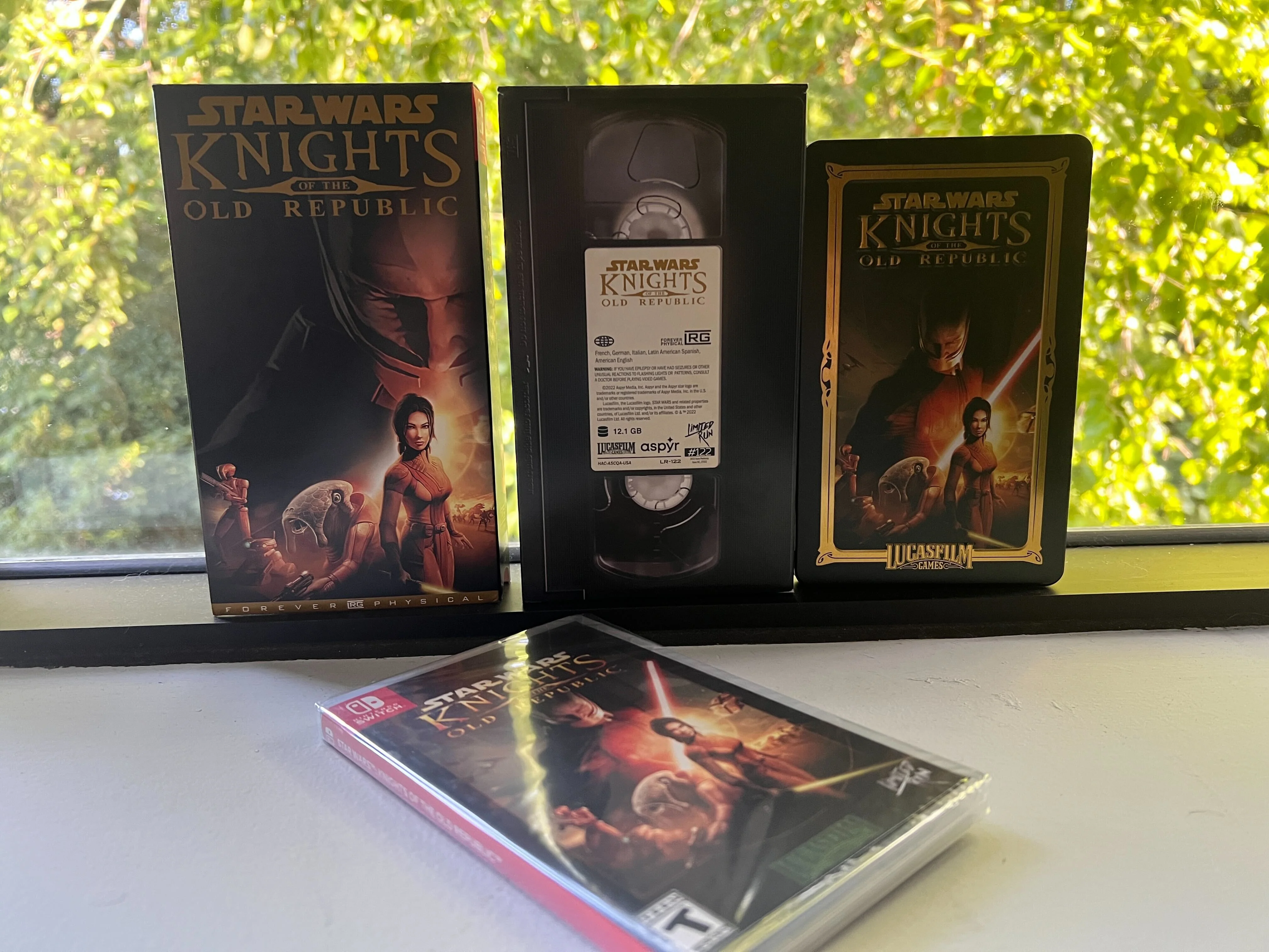 3048-switch-limited-run-122-star-wars-knights-of-the-old-republic-vhs-edition-convention-special-1.webp